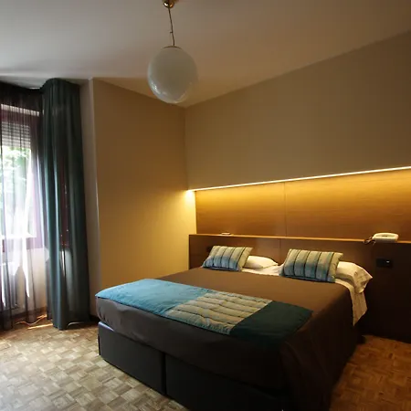 بارك موبلي 3*