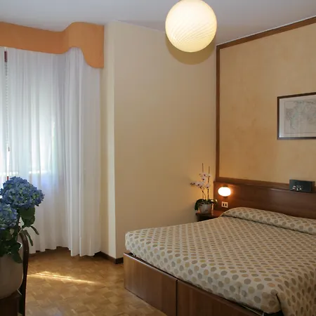 מלון Park Meuble 3*